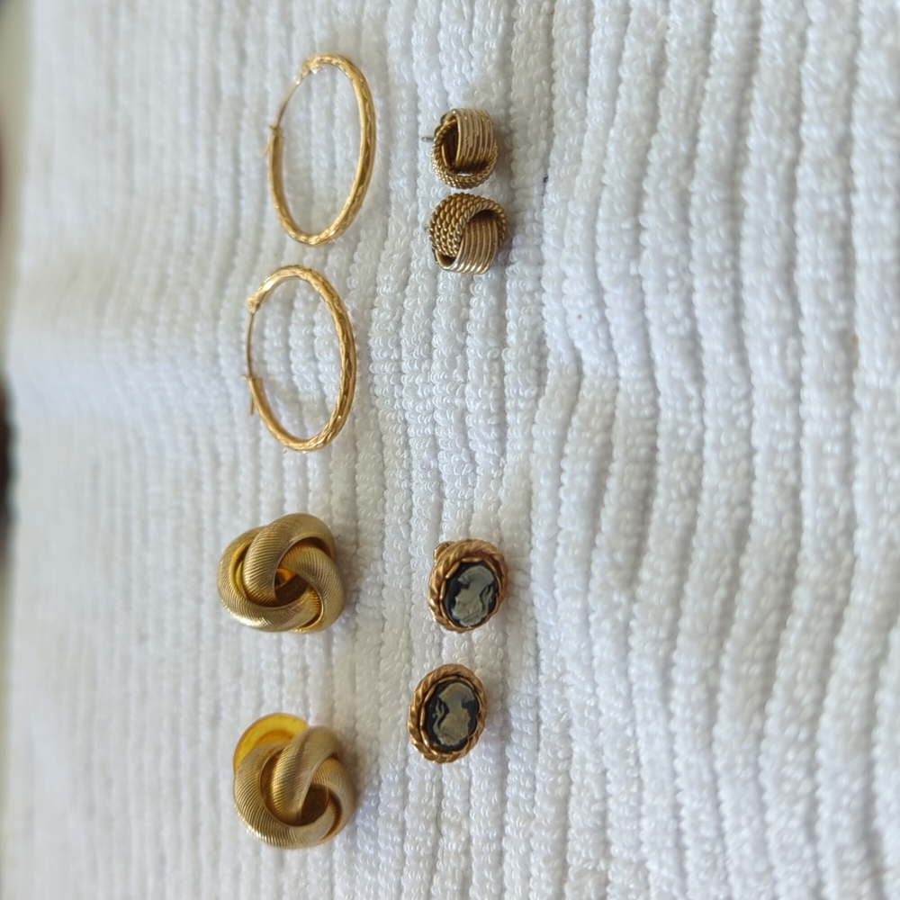 4 Pairs of Gold Earrings w/Cute Floral Box